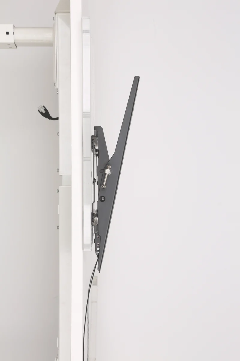 LINDEN Tilt TV Wall Bracket Medium (32"-70")